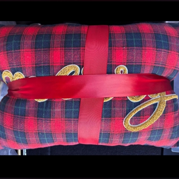 Christmas decorative cushions with the words "merry christmas" 2pcs. - Picture 4 of 5